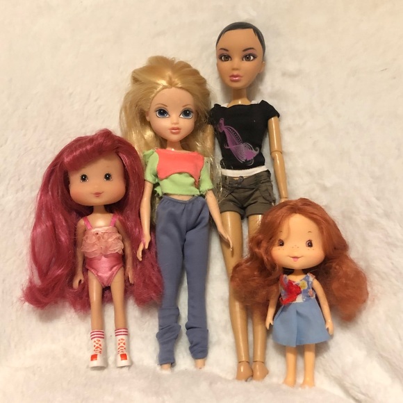 Doll Lot Set of 4 - Moxie Girlz , Liv Doll + Strawberry Shortcake Dolls - Picture 2 of 7